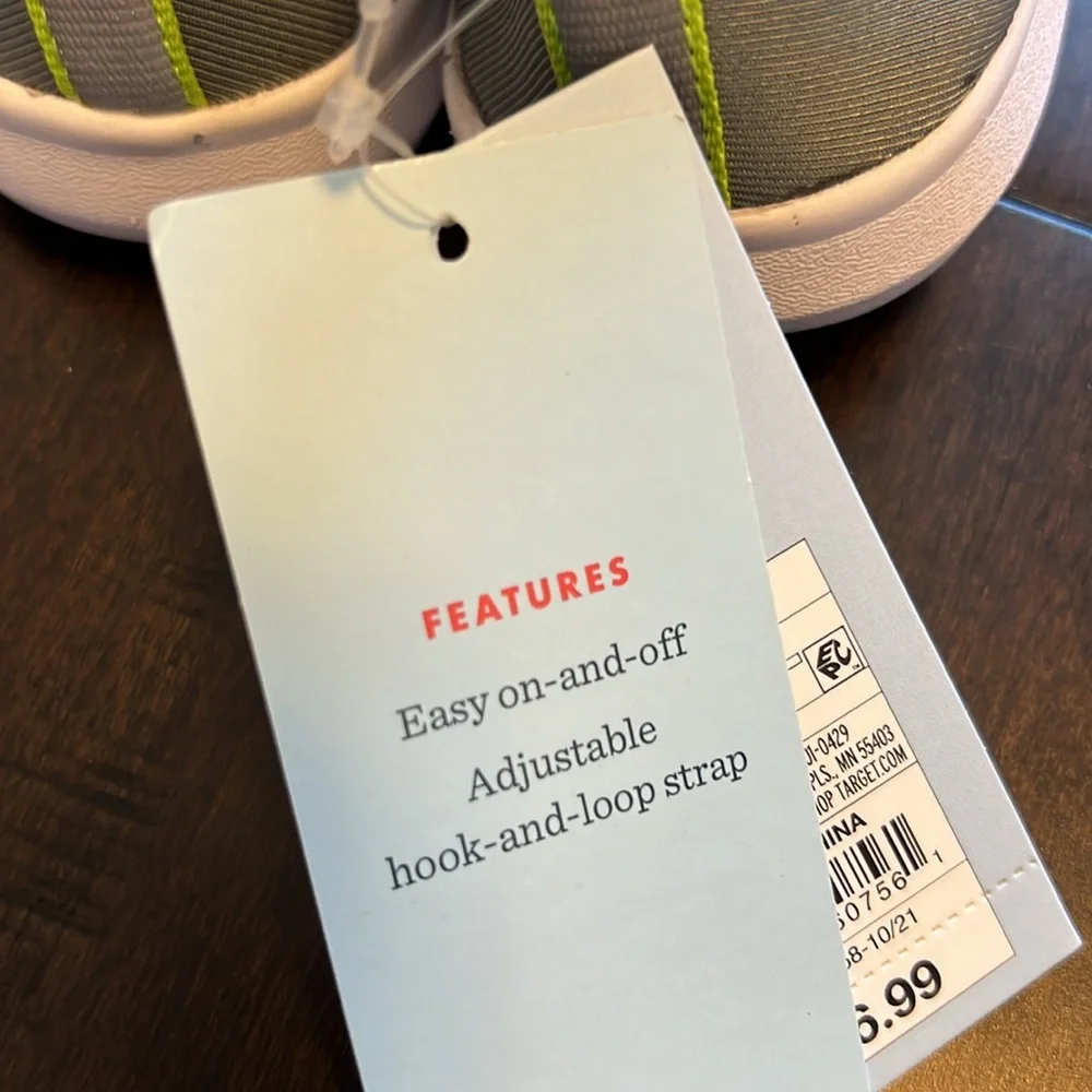 NWT Cat and Jack Toddlers Gender Neutral Austen Water Swim shoes in gray!